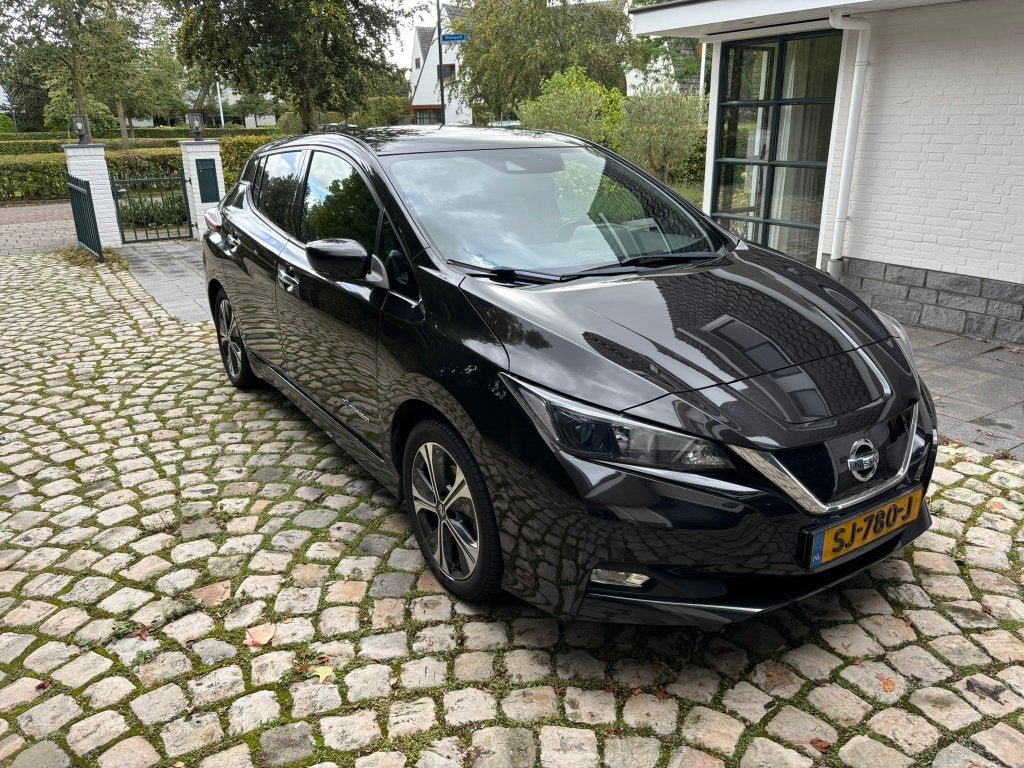 Foto 4 van Nissan Leaf Electric 40kWh 2018 Zwart metallic vol opties