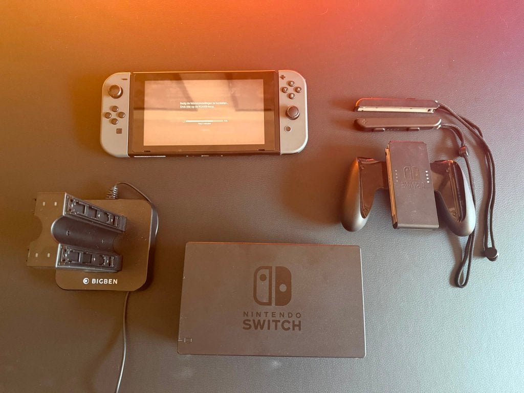 Nintendo Switch grijs compleet met dock en accessoires, Ophalen of Verzenden, Gebruikt, Met 1 controller, Switch Original