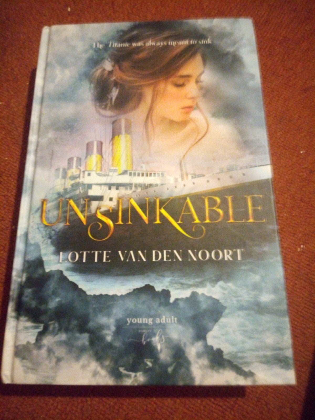 Unsinkable - Lotte van den Noort (Young Adult), Boeken, Verzenden, Zo goed als nieuw, Lotte van den Noort, Nederland
