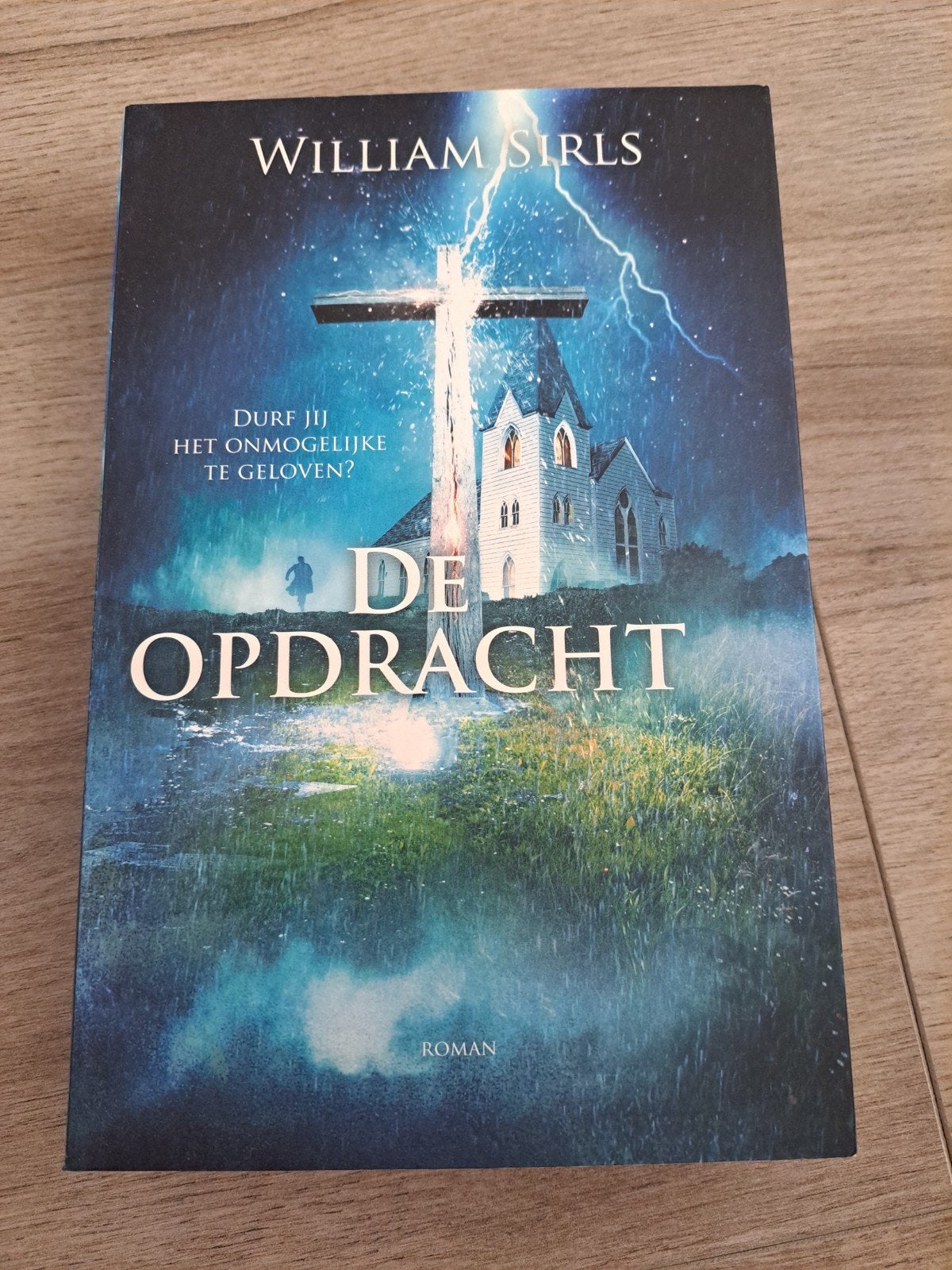 De Opdracht - William Sirls (Nieuw), Ophalen of Verzenden, Nieuw, William Sirls, Nederland