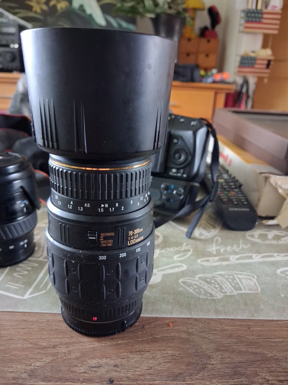 Quantaray 70-300mm f/4-5.6 LDD Macro lens voor Minolta AF