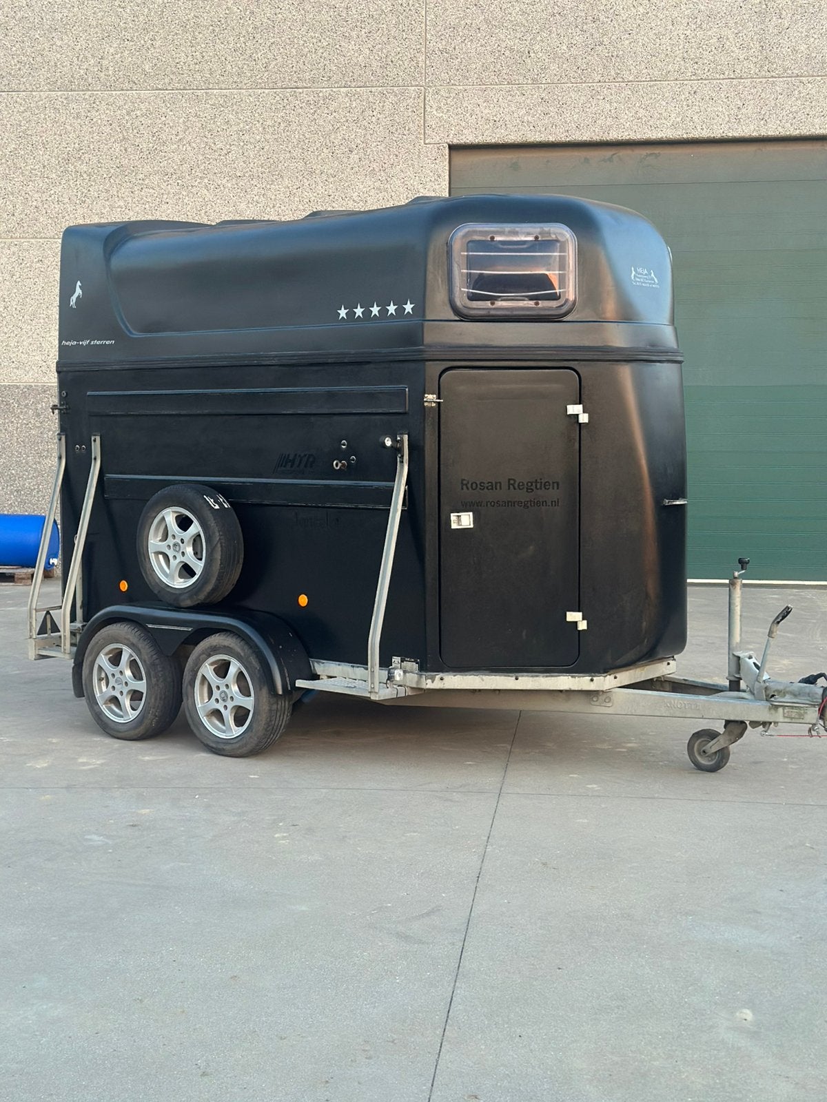 Nette Heja Vijf Sterren 2-paards paardentrailer, Ophalen, Gebruikt, Polyester, 2-paards trailer