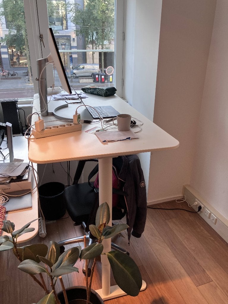 Zit-sta bureau - Wit, modern en in hoogte verstelbaar, Huis en Inrichting, Ophalen, Zit-sta bureau, 160 cm, Gebruikt