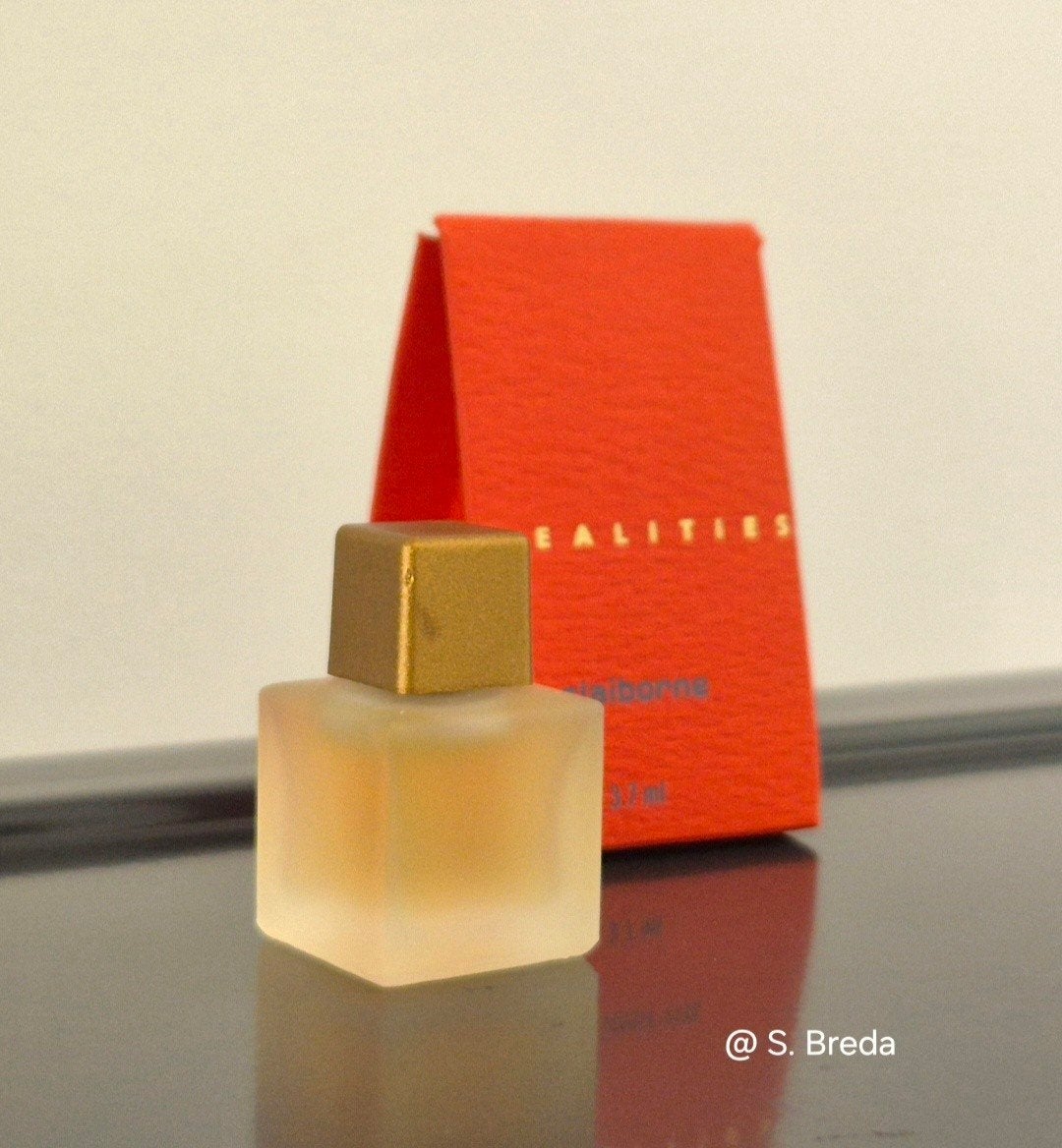 Liz Claiborne - Realities - volle miniatuur met doosje, Ophalen of Verzenden, Zo goed als nieuw, Miniatuur, Gevuld