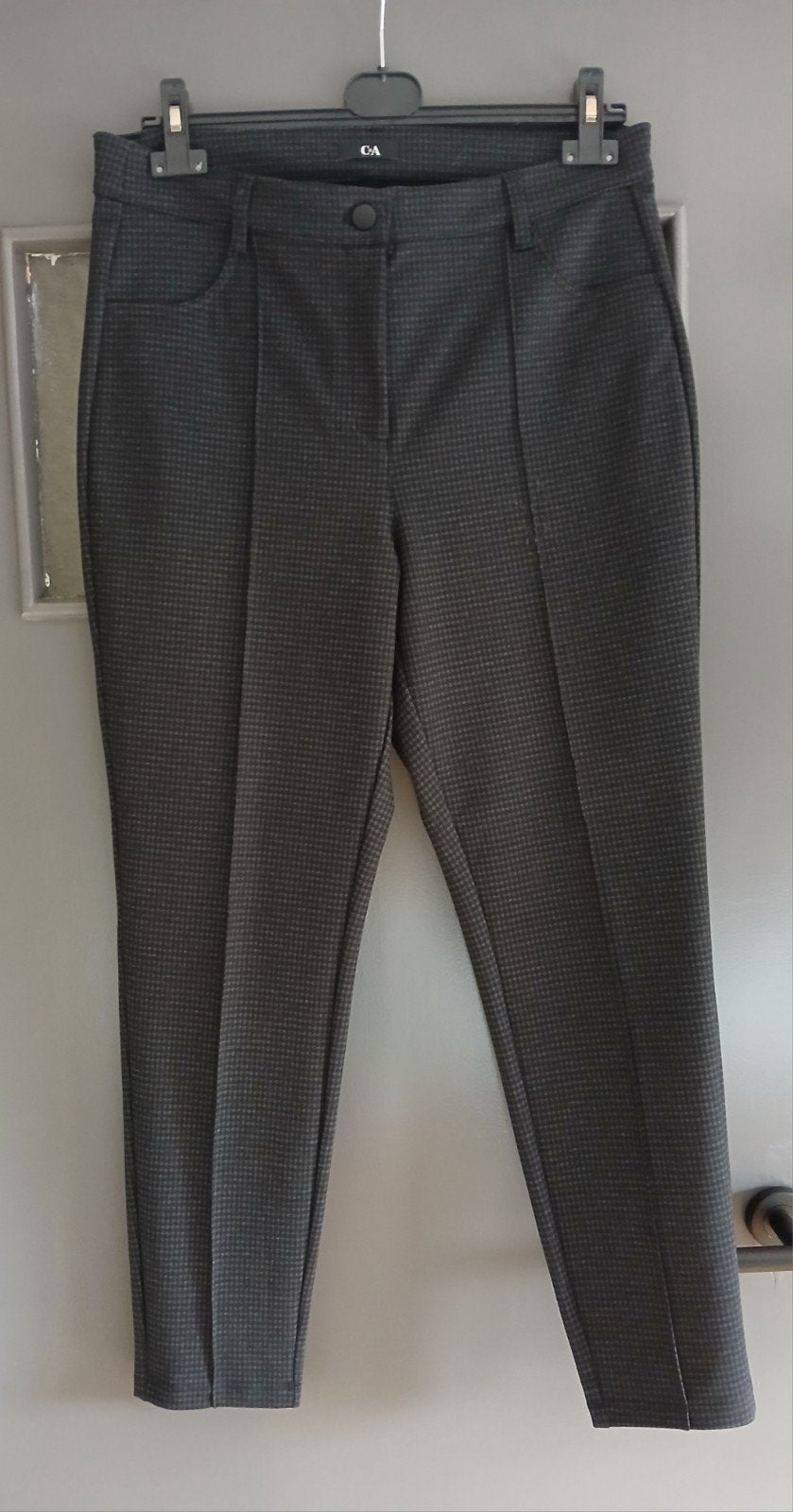 Nieuwe strech pantalon maat 42 pepitta ruit C&A, Kleding | Dames, Zwart, Maat 42/44 (L), Nieuw, Ophalen of Verzenden