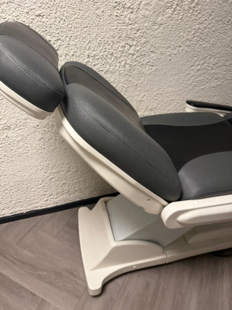 Elektrische behandelstoel/massagestoel, Huis en Inrichting, Ophalen, Kunststof, Zo goed als nieuw, Eén