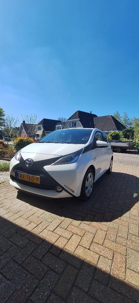 Toyota Aygo 1.0 Vvt-i 69pk 5D 2018 Wit, Auto's, Toyota, Particulier, Aygo, ABS, Achteruitrijcamera, Airbags, Airconditioning, Bluetooth