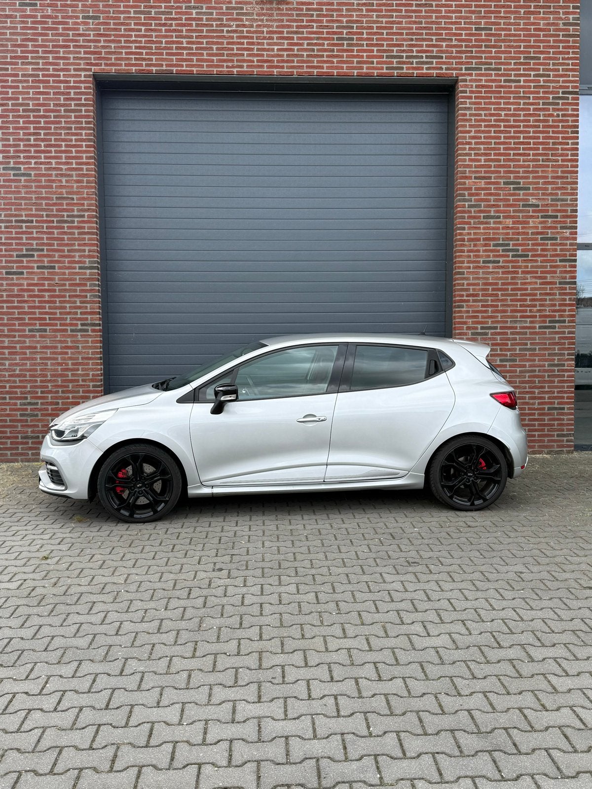 Foto 4 van Renault Clio 1.6 RS Turbo 147KW 5-DRS AUT 2015 Grijs