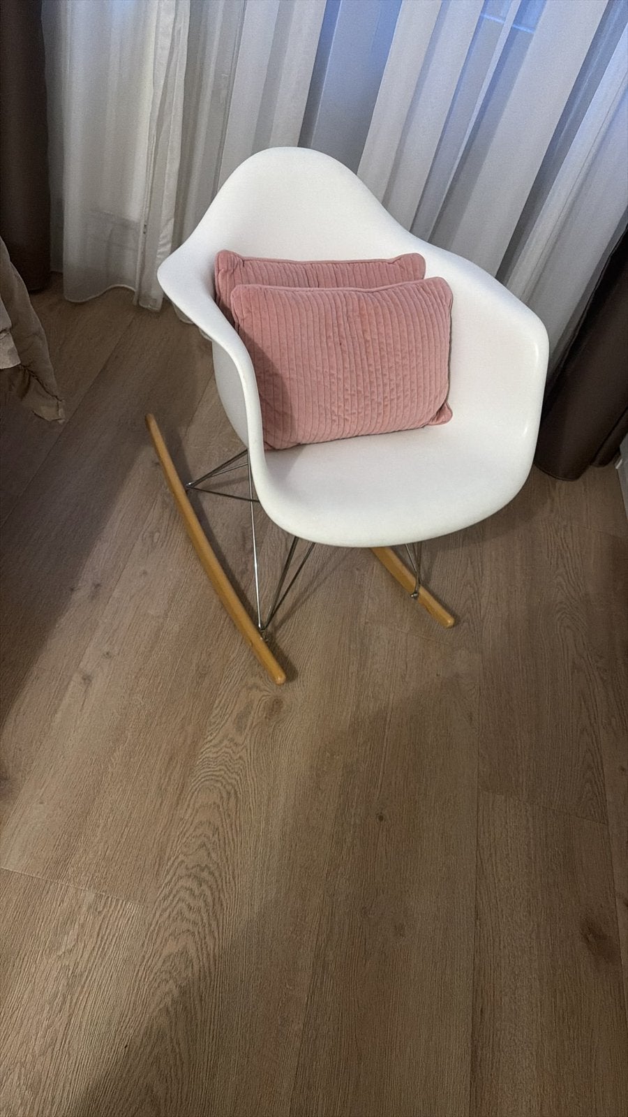 Witte schommelstoel, Ophalen of Verzenden, Gebruikt, 50 tot 75 cm