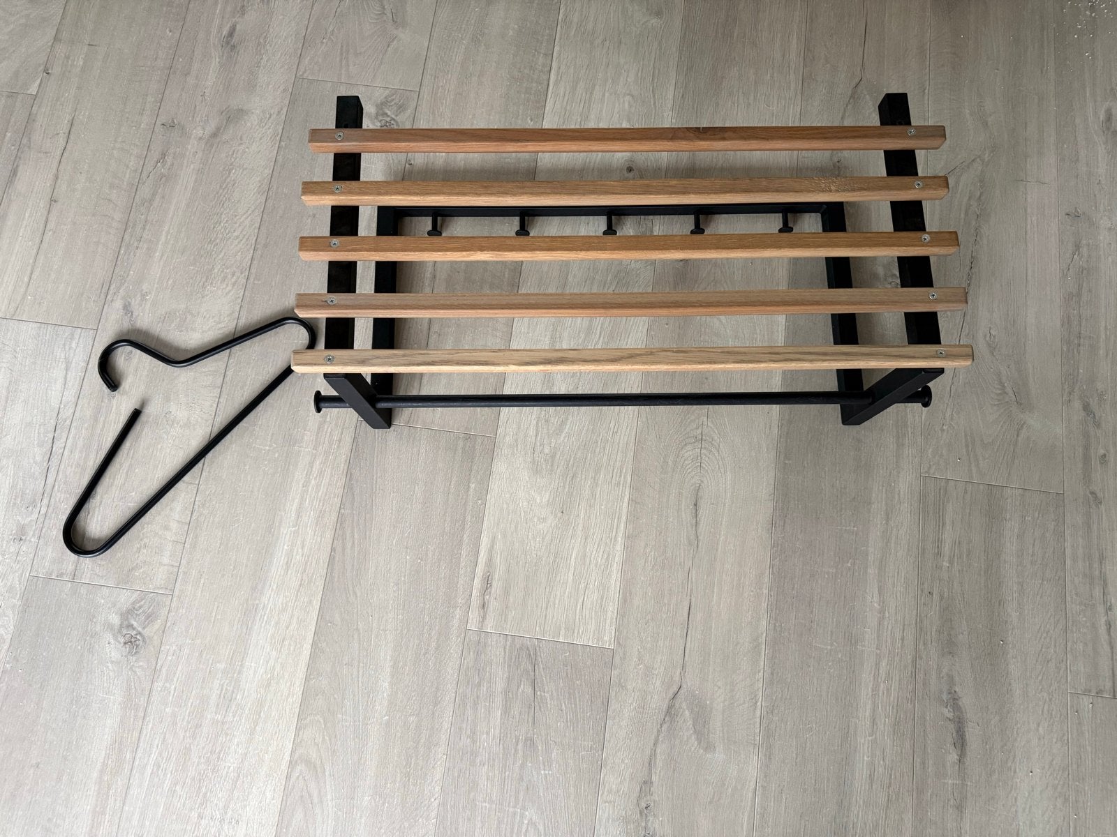 Kapstok met 10 metalen hangers, Huis en Inrichting, Zo goed als nieuw, Minder dan 100 cm, Hout, Ophalen