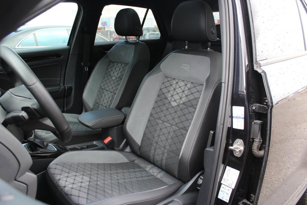 Volkswagen T-Roc 1.5 TSI 3x R-Line | Panoramadak | IQ Light, 1258 kg, Zwart, 4 cilinders, 150 pk
