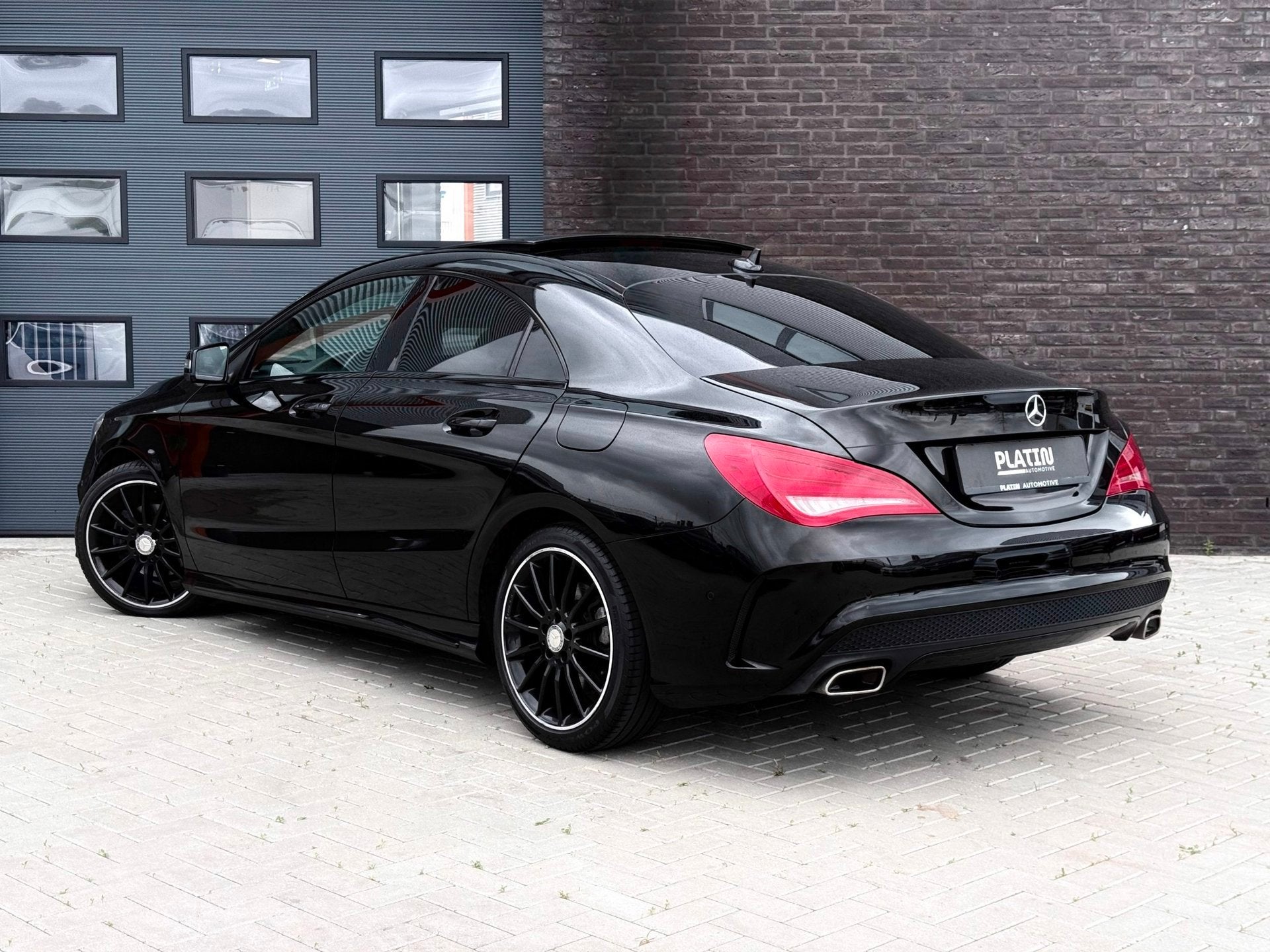 Mercedes-Benz CLA-klasse 200 AMG Edition1|Pano|H&K|Memory, Auto's, Gebruikt, 715 kg, Zwart, Bedrijf