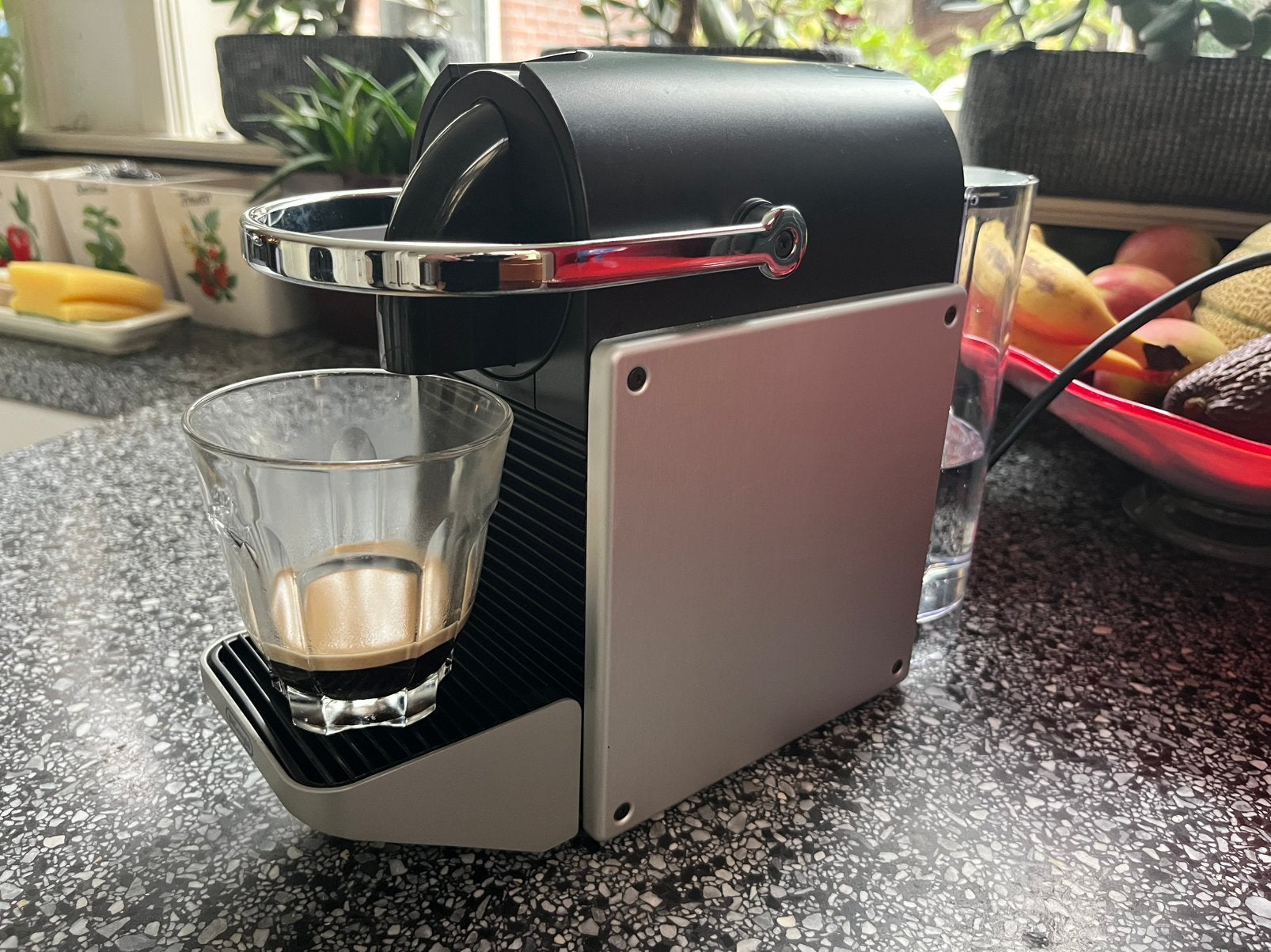 Delonghi nespresso pixie EN127.S, Espresso apparaat, 10 kopjes of meer, Ophalen of Verzenden, Zo goed als nieuw