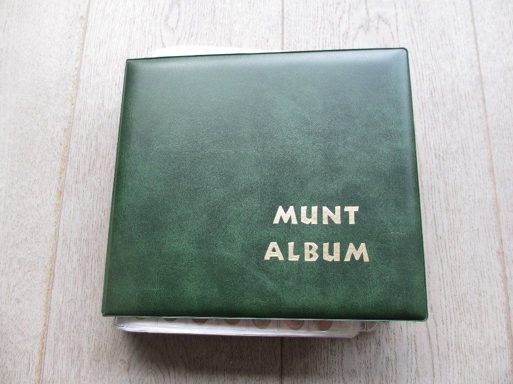 Groen album met Nederlandse munten van Juliana, Ophalen of Verzenden, Koningin Juliana, Overige waardes, Setje