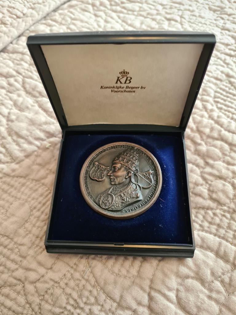 Pauselijke medaille in doosje van Koninklijke Begeer, Postzegels en Munten, Penningen en Medailles, Ophalen of Verzenden