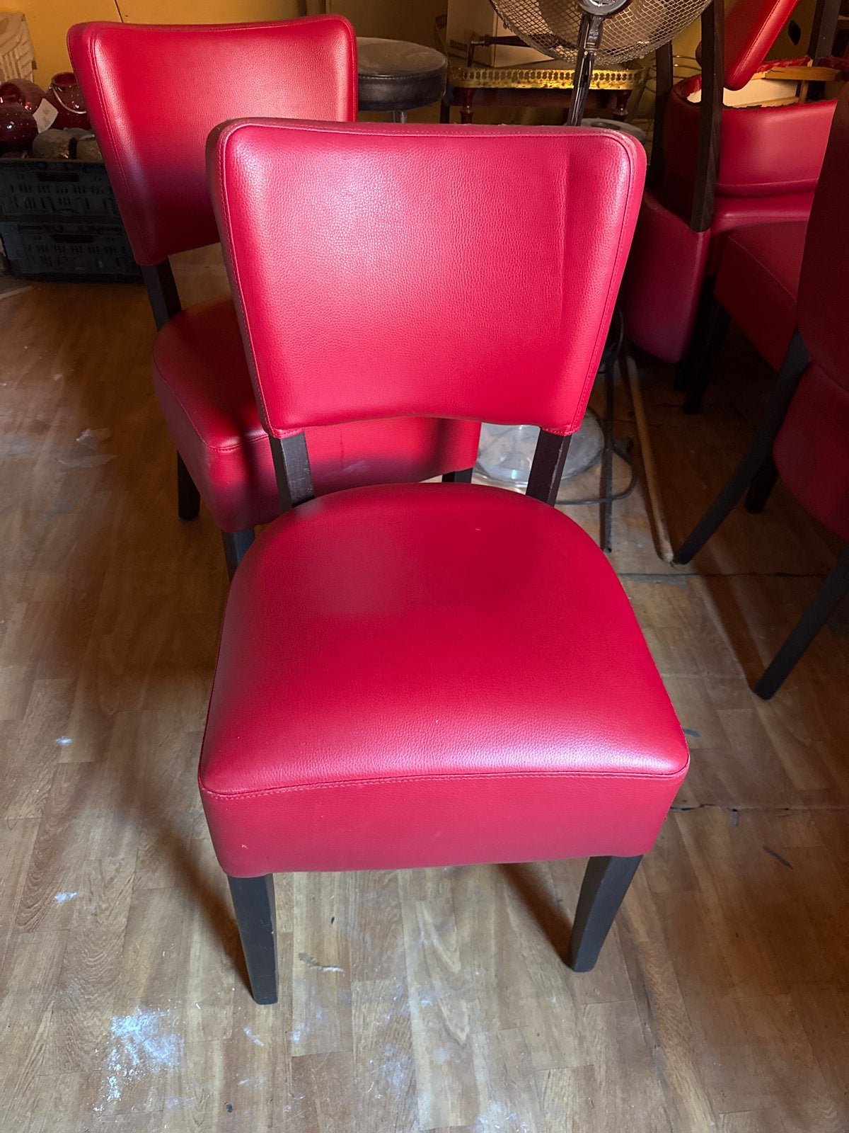 16 rode/paarse stoelen met spoed af te halen, Huis en Inrichting, Stoelen, Ophalen, Gebruikt, Stof, Vijf, Zes of meer stoelen