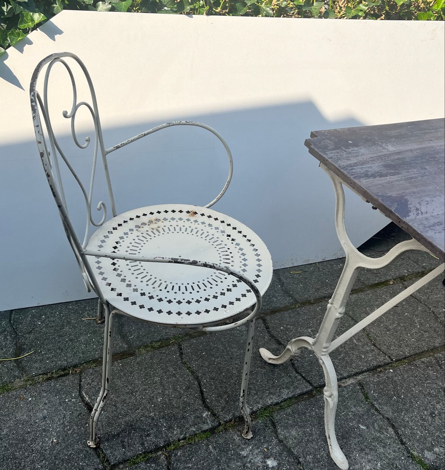 Vintage Tuinset: Tafel met 2 Stoelen - Wit Metaal, Overige materialen, Gebruikt, Eettafel, Tuinset