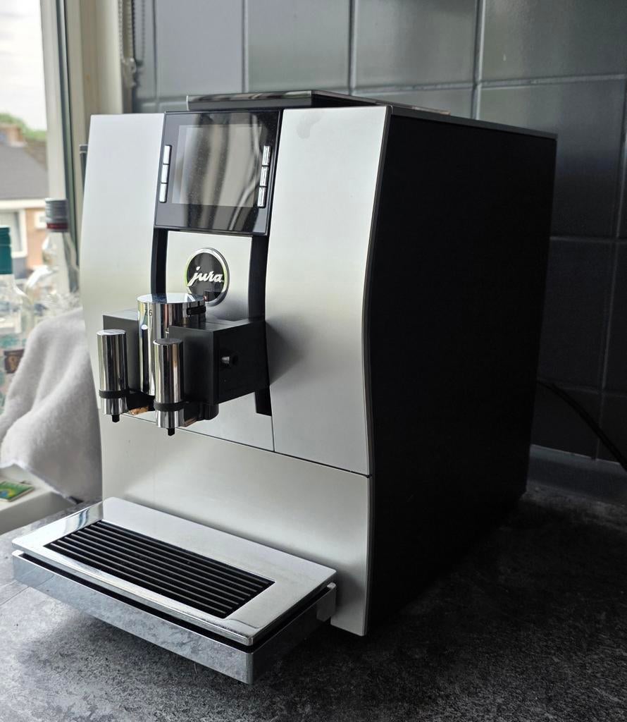 Jura Z6: Gereviseerd & Lage Tellerstand, Witgoed en Apparatuur, Koffiezetapparaten, Afneembaar waterreservoir, 10 kopjes of meer