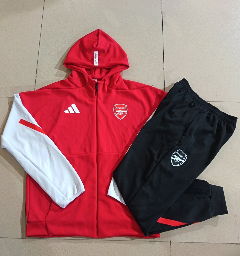 Nieuw Arsenal rood trainingspak – M/L, Ophalen of Verzenden, Nieuw, Trainingspak