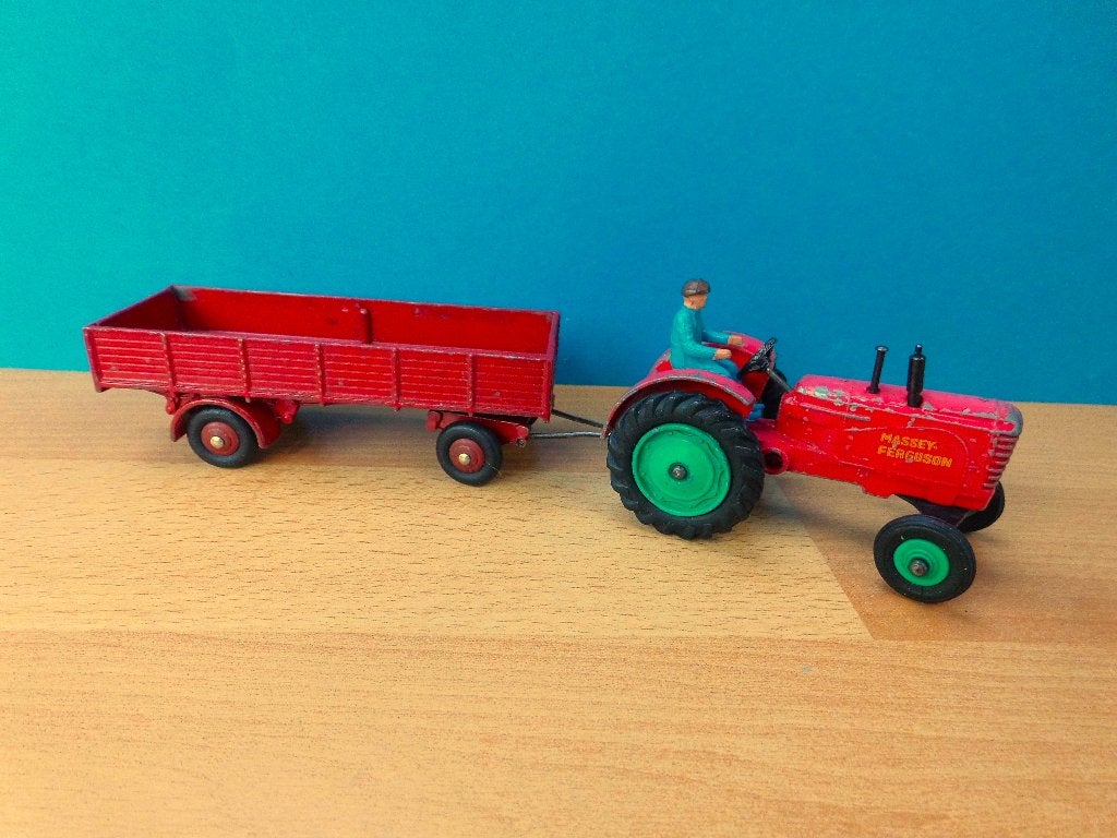 Dinky Toys No. 300 & 70 M F tractor and French large trailer, Ophalen of Verzenden, Gebruikt, Tractor of Landbouw, Dinky Toys