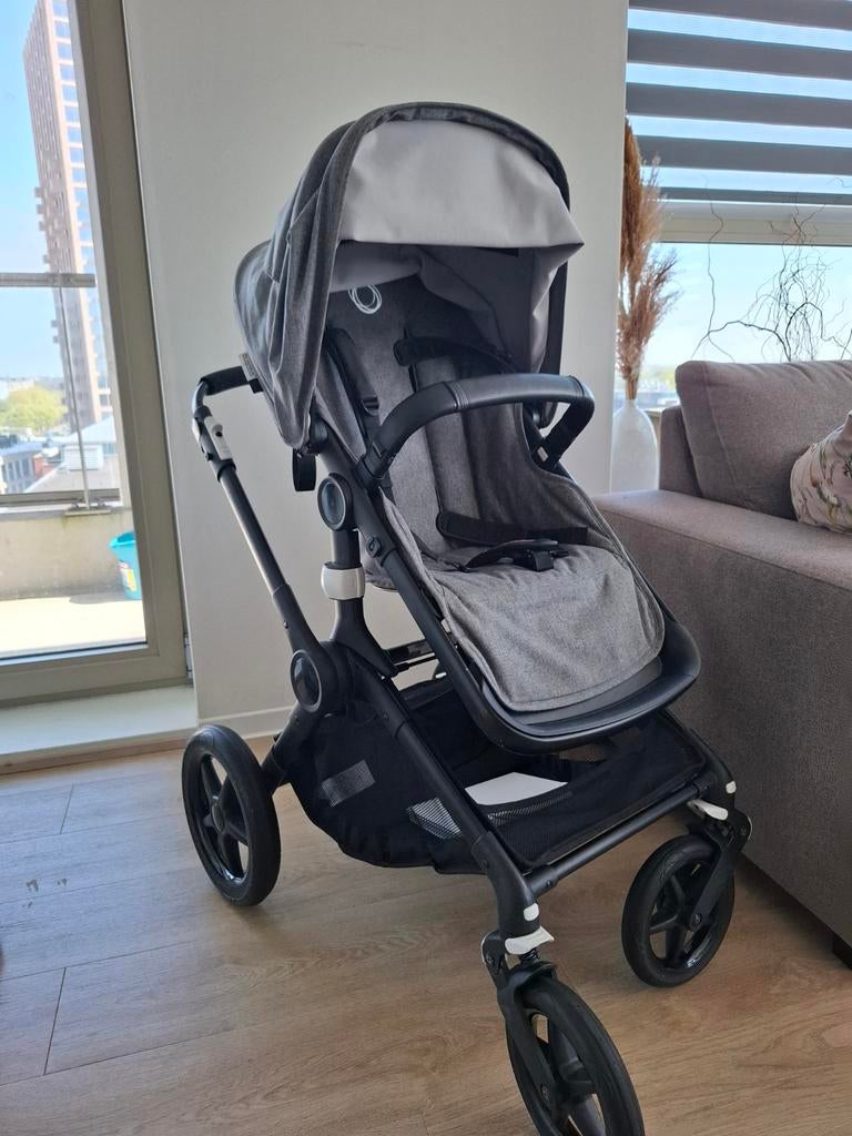 Bugaboo Fox 2 - Grijs met accessoires, Kinderen en Baby's, Kinderwagens en Combinaties, Gebruikt, Kinderwagen, Bugaboo, Met reiswieg