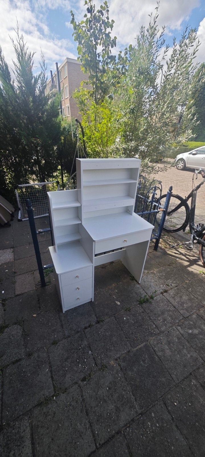 Gratis op te halen: Wit bureau met opbergruimte, Gebruikt, Spaanplaat of MDF, Overige merken, Computerbureau