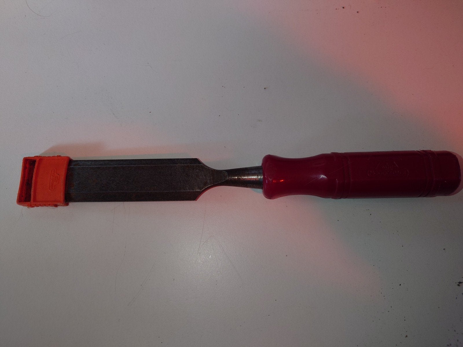 Steekbeitel Nooitgedagt met rode handgreep 28, Doe-het-zelf en Verbouw, Ophalen of Verzenden, Gebruikt