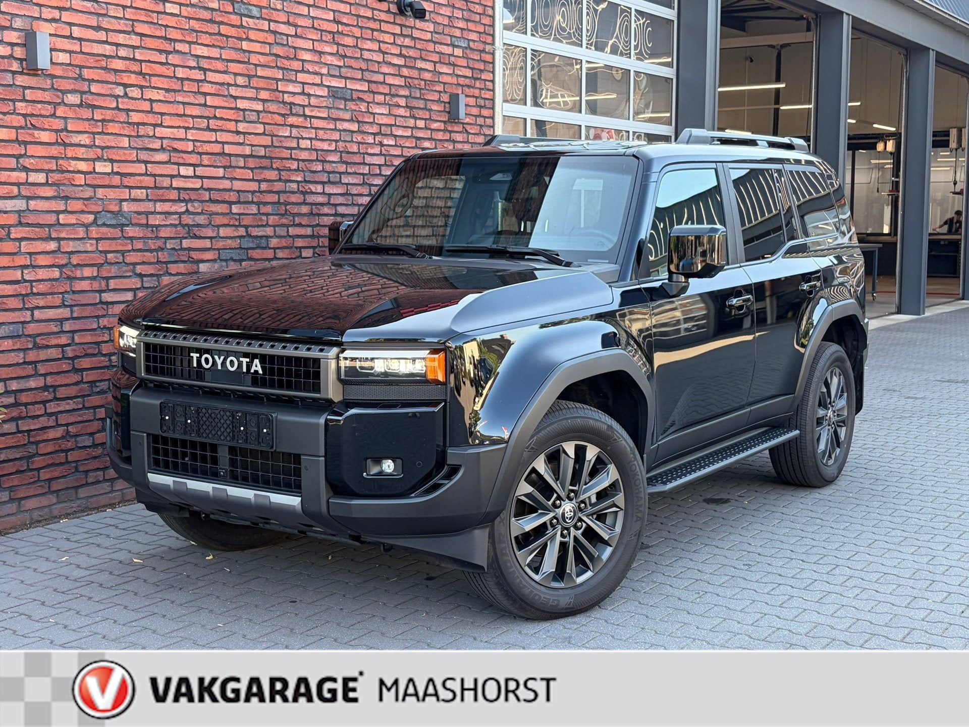 Toyota Land Cruiser 2.8 D-4D Blind Van Executive Nieuwe Mode, Auto's, Bestelauto's, 12 maanden, Gebruikt, Zwart, Zwart