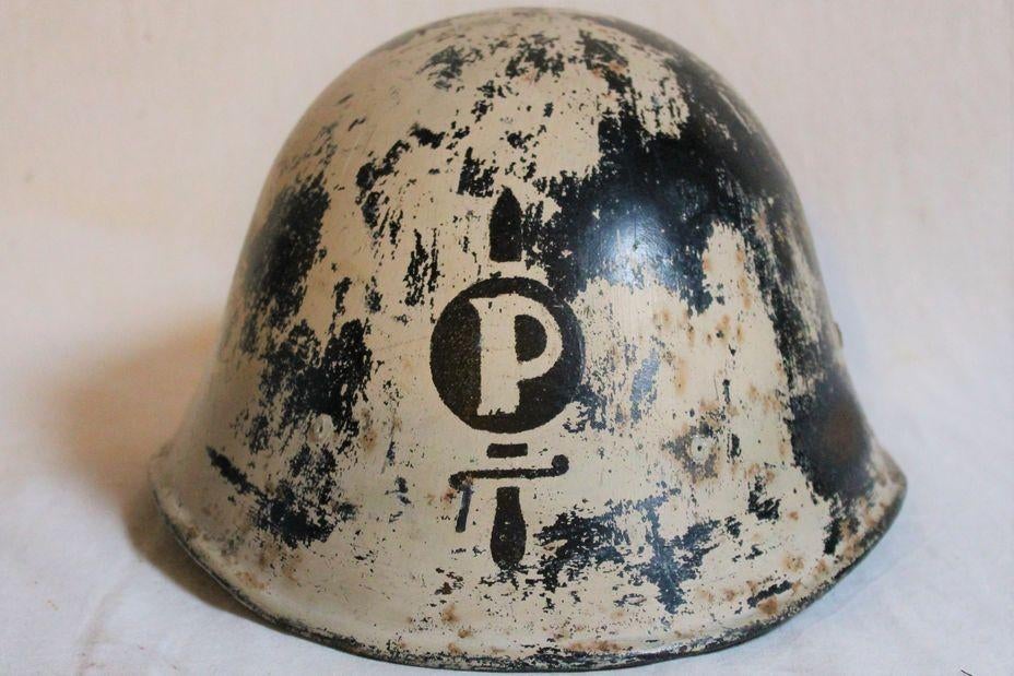 GEZOCHT: Witte M40C politie helm Deventer!!, Ophalen of Verzenden, Nederland, Helm of Baret