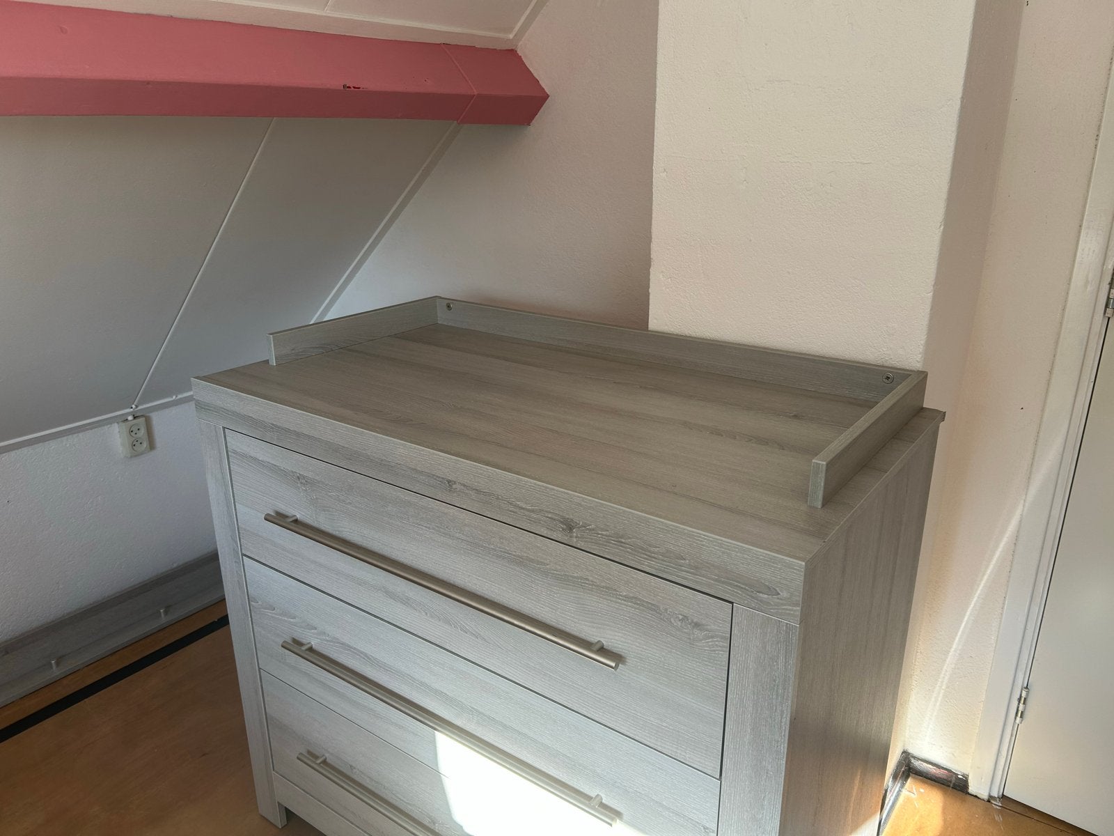 Babykamer - Commode en ledikant met wandplank, Ophalen, Zo goed als nieuw, Jongetje of Meisje