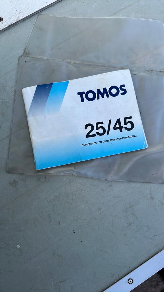 Tomos boekje, Ophalen of Verzenden, Zo goed als nieuw