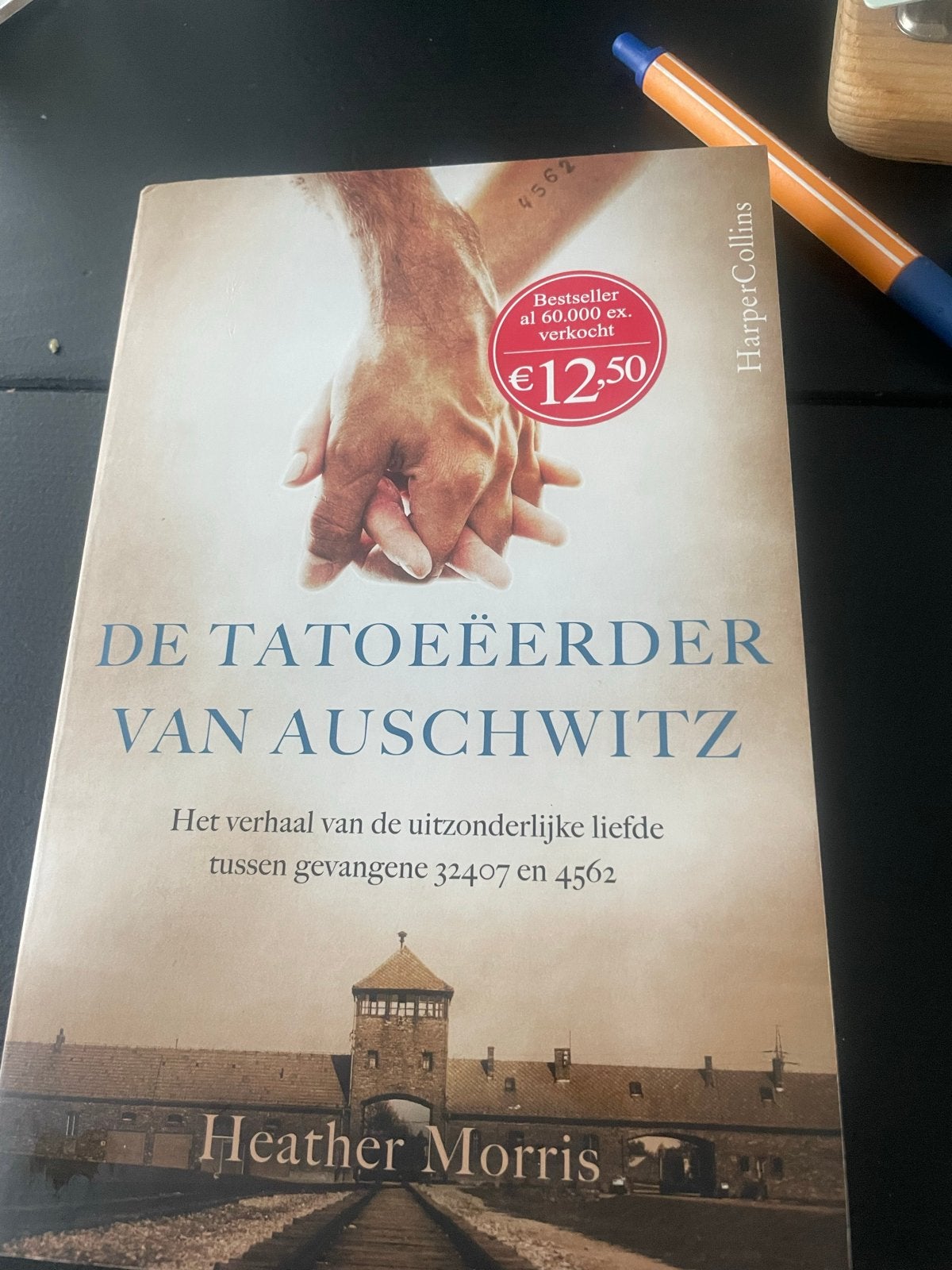 De Tatoeëerder van Auschwitz - Heather Morris, Boeken, Ophalen of Verzenden, 20e eeuw of later, Gelezen