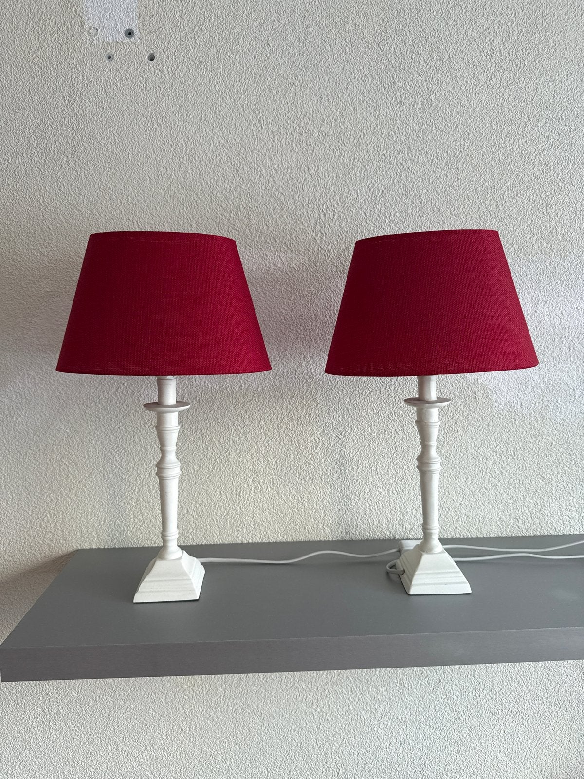 Set van 2 witte tafellampen met rode ovale kap, Ophalen, Textiel, Wit, Zo goed als nieuw