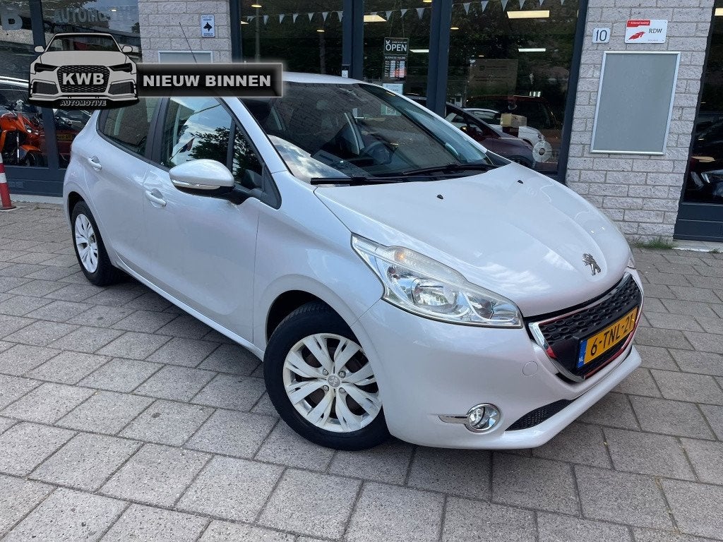 Peugeot 208 1.2 VTi Envy 5Drs Airco Weinig KM NAP (bj 2014), Euro 5, Gebruikt, 31 €/maand, 1199 cc