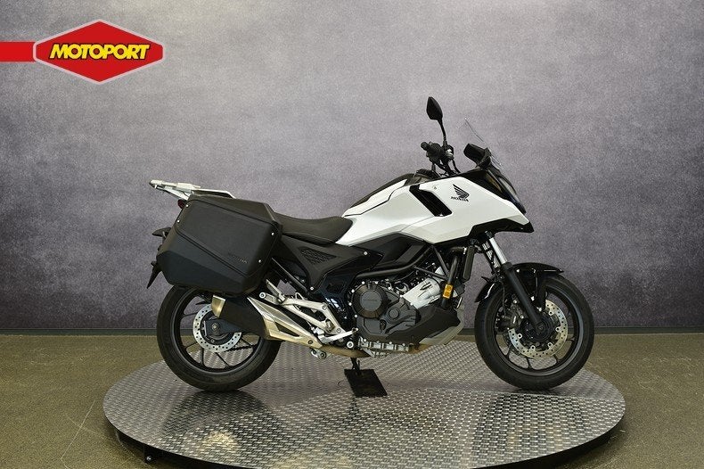 Honda NC 750 X (bj 2025), Info@motoportwormerveer.nl, Honda Motor Europe, Bedrijf, Crystal Bldng B-Unit B11.2 Rivium Blv200
2909 LK  Capelle aan den IJsel, NL