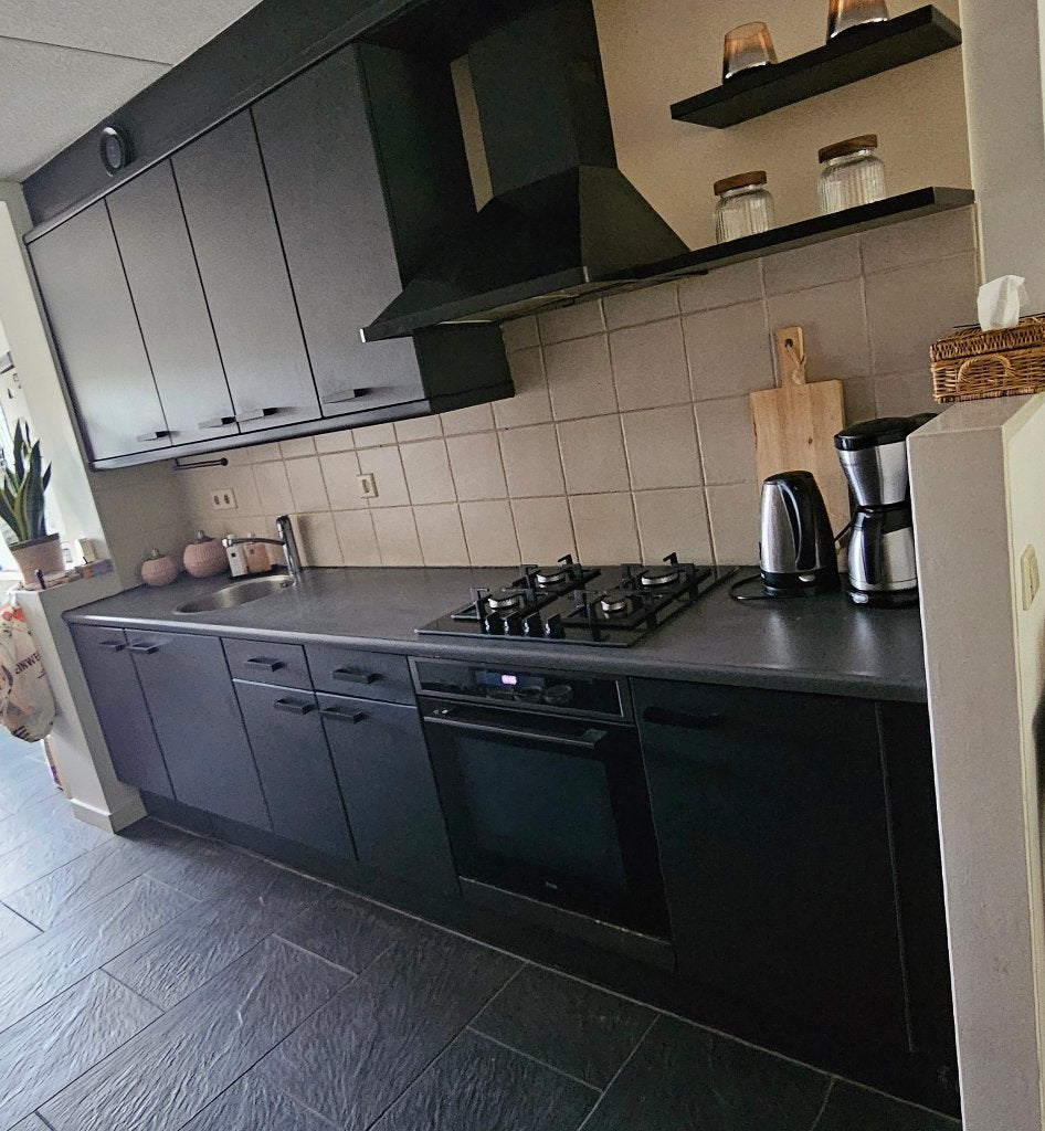 zwarte keuken met Inventum, Siemens en Etna apparatuur, Huis en Inrichting, Ophalen, Gebruikt, Zwart, Enkelwandige keuken