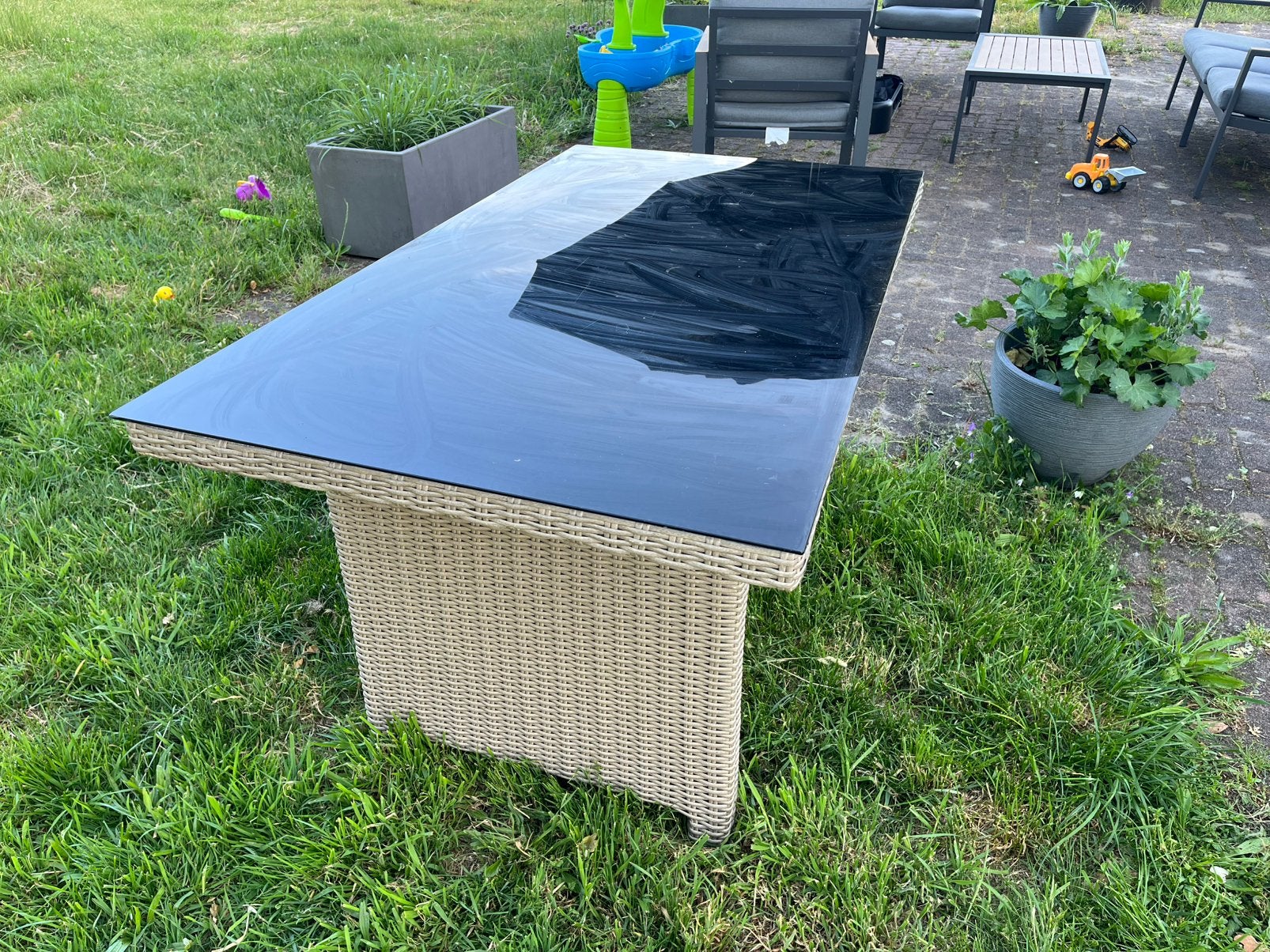 Tuintafel met glasplaat, Ophalen, Zo goed als nieuw