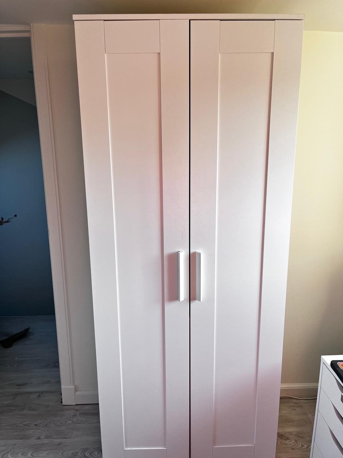IKEA - BRIMNES Kledingkast met 2 deuren, wit, Huis en Inrichting, Ophalen, 50 tot 100 cm, Zo goed als nieuw, 150 tot 200 cm