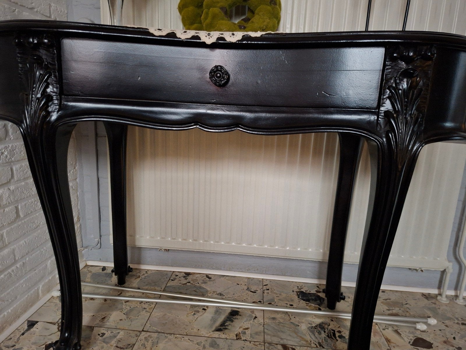 Zwarte console tafel met lade en sierlijke poten, Huis en Inrichting, Tafels | Eettafels, Ophalen, Gebruikt, 50 tot 100 cm, 100 tot 150 cm