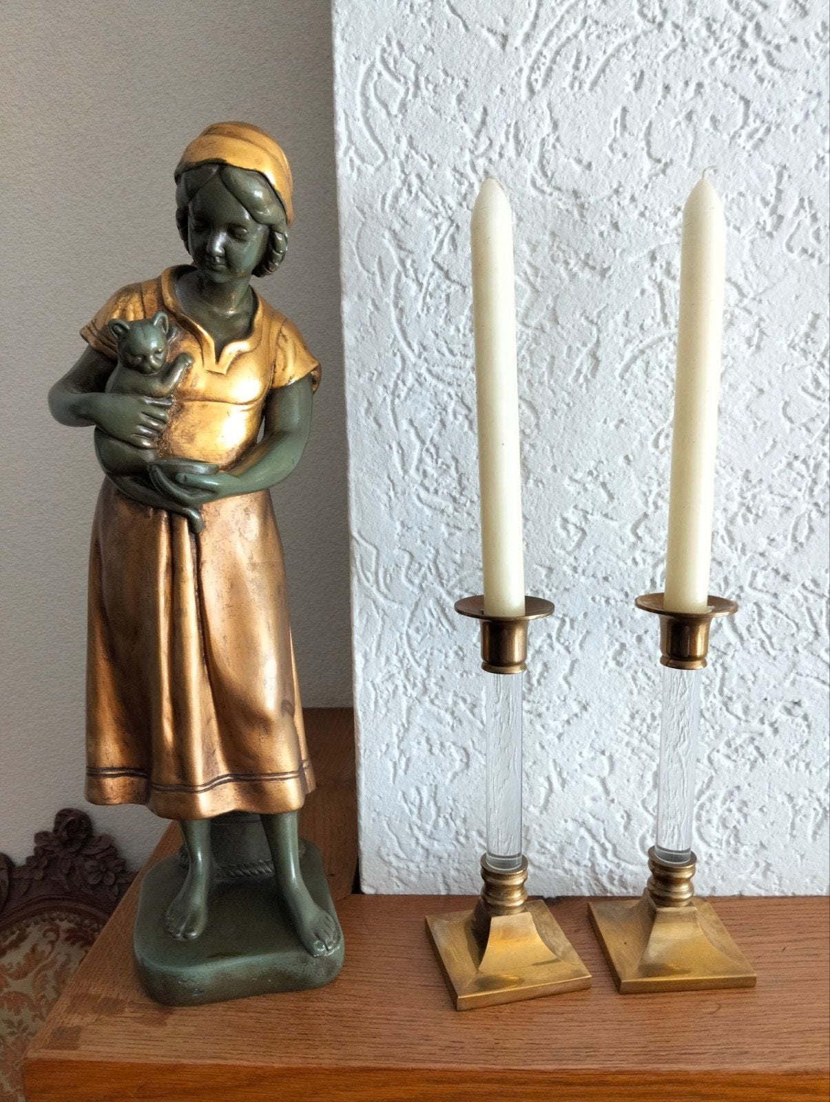 Bronzen beeldje van meisje met kat, met certificaat, Ophalen of Verzenden, 20 - 50 cm, Beeld, Meerkleurig