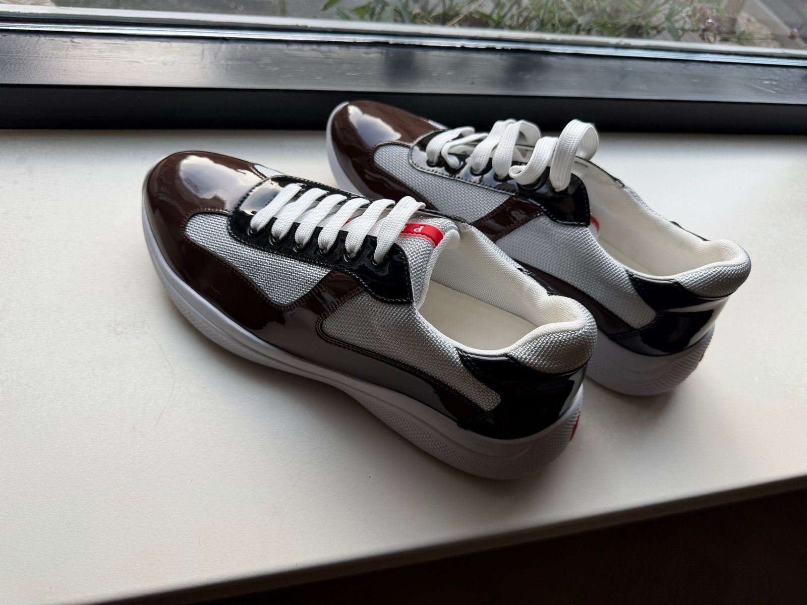 Nieuwe Prada Sneakers Maat 45 - Bruin/Wit/zwart, Ophalen of Verzenden, Nieuw, Bruin, Sneakers of Gympen