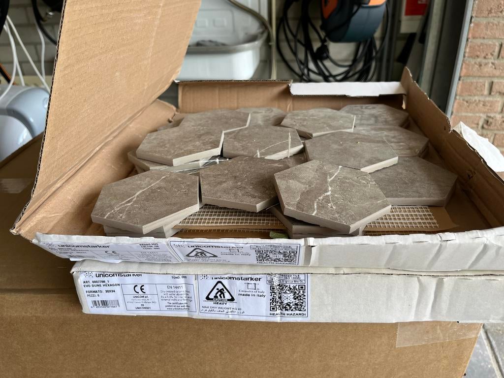 Nieuwe Hexagonale Dune tegels 30x34 cm - 8 matjes, Nieuw, Ophalen of Verzenden, 20 tot 40 cm, Minder dan 5 m²