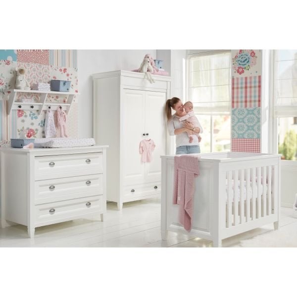 TWF Marbella Babykamer: Ledikant, Commode, Hanglegkast, Ophalen, Zo goed als nieuw, Jongetje of Meisje