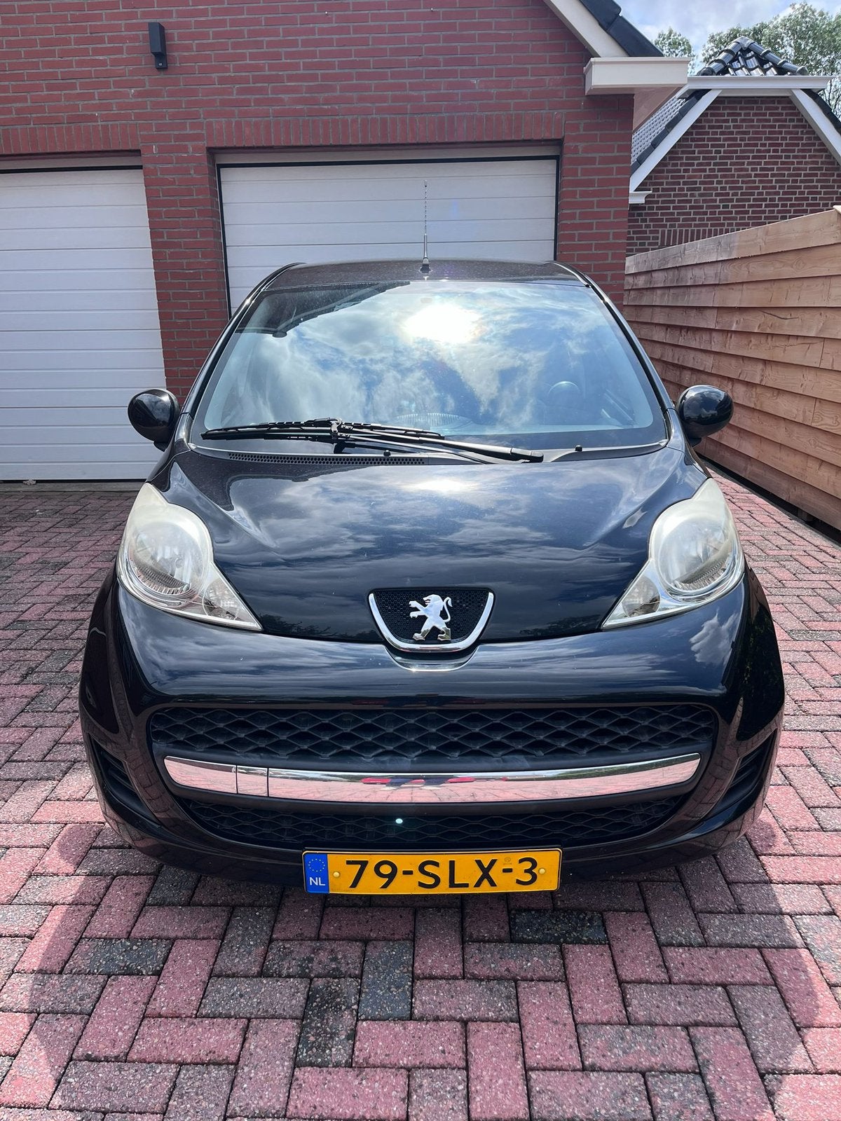 Peugeot 107 1.0 12V 5DR 2011 Zwart, Voorwielaandrijving, 4 stoelen, Origineel Nederlands, Handgeschakeld