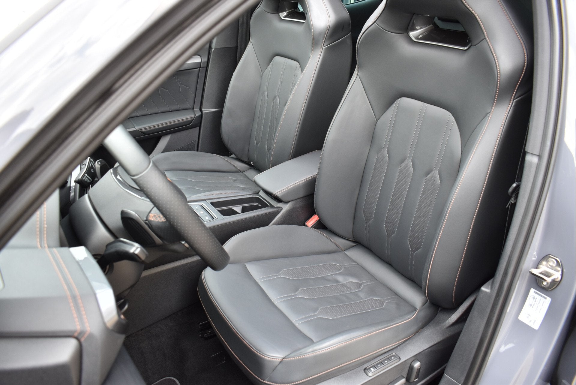 CUPRA Formentor 1.4 e-Hybrid VZ Copper Edition 245 Pk Pano V, Automatische klimaatregeling, Gebruikt, 4 cilinders, Formentor