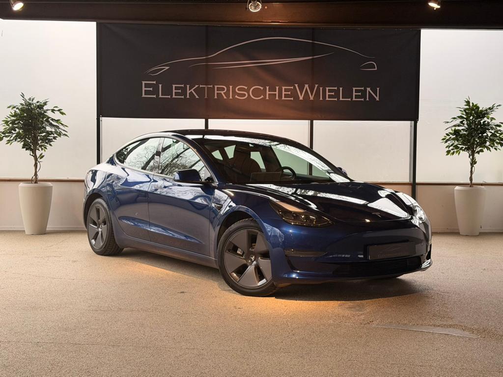Tesla Model 3 Long Range / WARMTEPOMP FACELIFT TREKHAAK  91%, Auto's, Tesla, Automaat, Zwart, Blauw, 351 pk