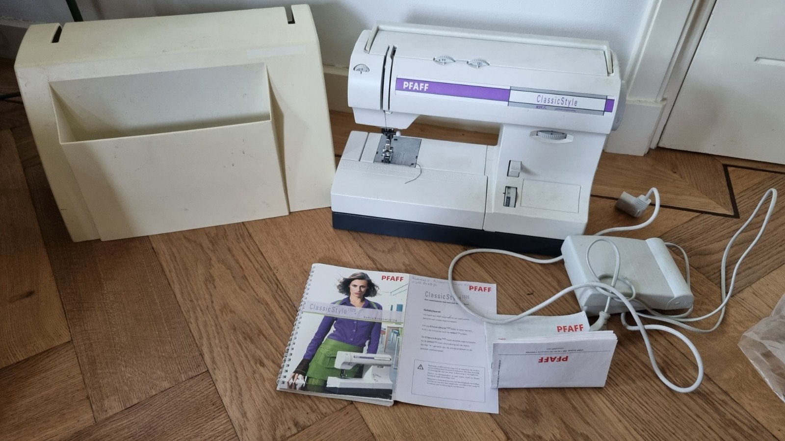 Pfaff Naaimachine 1525 Classic Style Compleet met handleidi, Hobby en Vrije tijd, Naaimachines en Toebehoren, Ophalen, Gebruikt