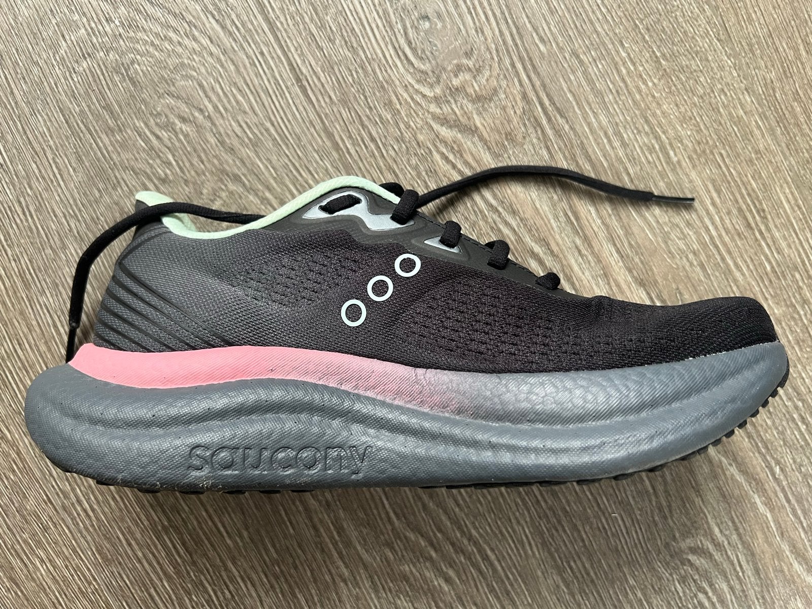 Saucony Triumph 23 hardloopschoenen maat 39, Ophalen, Zo goed als nieuw, Zwart, Sportschoenen