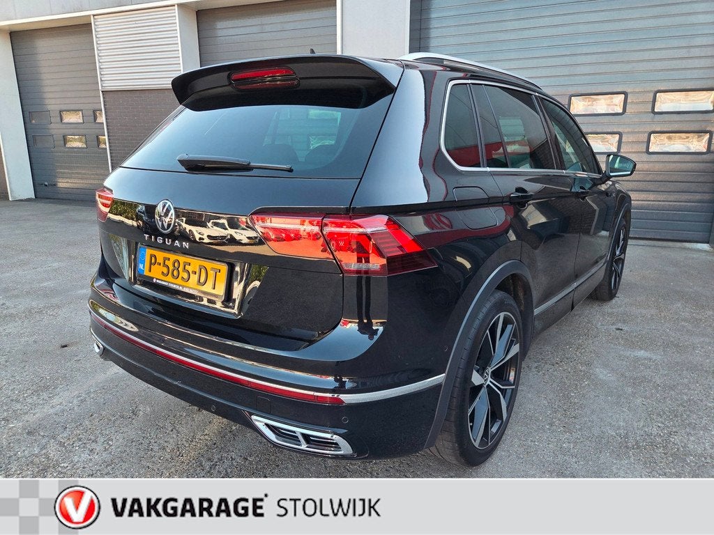 Volkswagen Tiguan 1.5 TSI R-Line Business+ Automaat, Panoram, 1441 kg, 4 cilinders, 150 pk, Leder en Stof