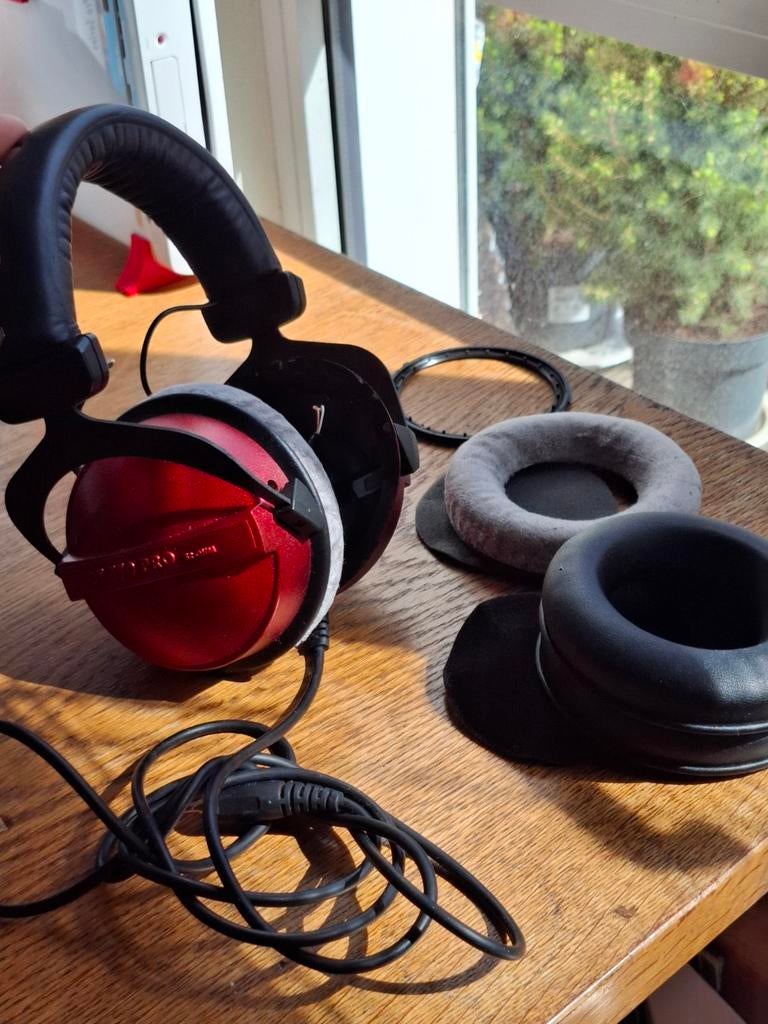 Defect Beyerdynamic DT 770 Pro 32 Ohm Studio Koptelefoon, Ophalen of Verzenden, Niet werkend, Over oor (circumaural)